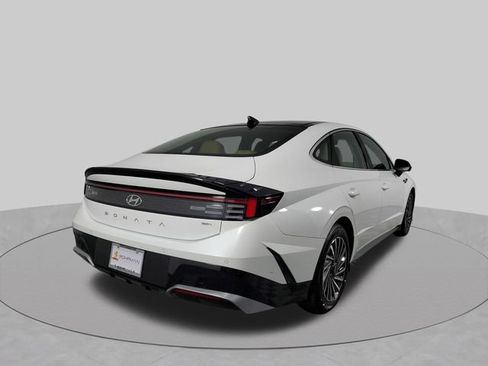 New 2025 Hyundai Sonata Limited FWD image 4