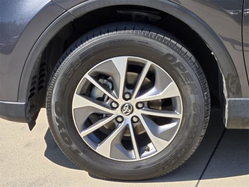 Used 2017 Toyota RAV4 XLE image 18