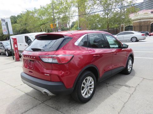 Used 2022 Ford Escape SE w/ Cold Weather Package AWD/4WD image 4