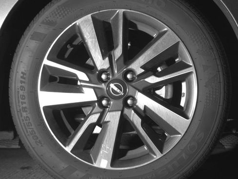 Used 2025 Nissan Versa SV FWD image 13
