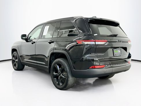 Used 2023 Jeep Grand Cherokee Altitude AWD/4WD image 5