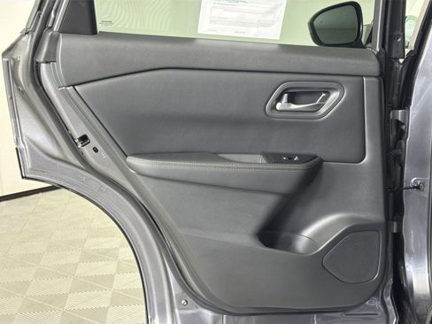 Used 2024 Nissan Rogue SV image 24