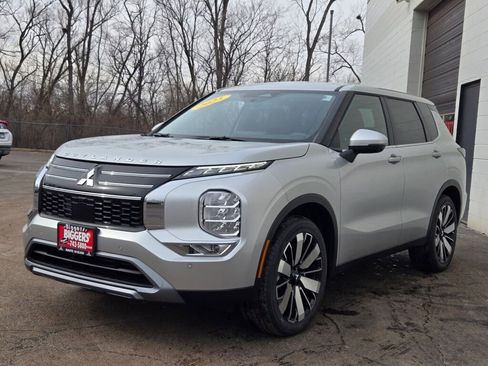 New 2026 Mitsubishi Outlander SE FWD image 3