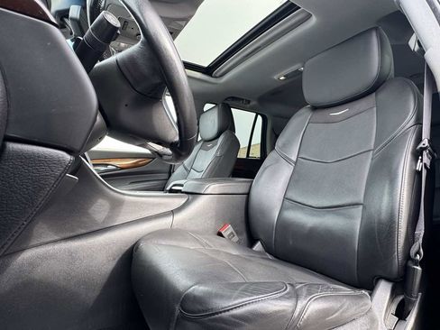 Used 2017 Cadillac Escalade Luxury image 22