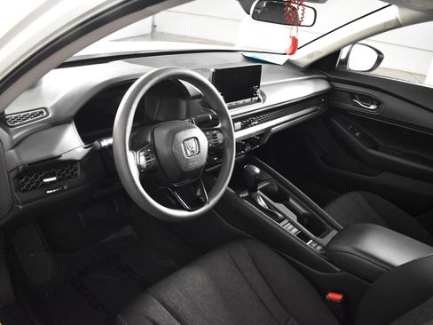 Used 2024 Honda Accord EX image 2