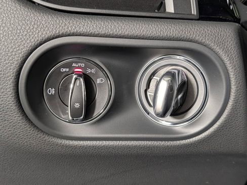 New 2026 Porsche Macan image 34