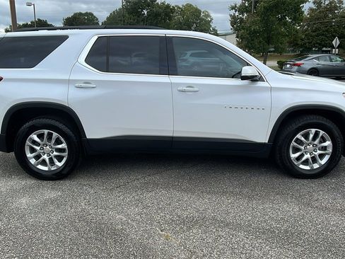 Used 2019 Chevrolet Traverse LT image 4