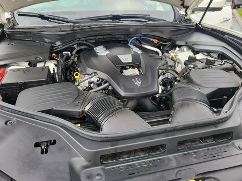 Used 2022 Maserati Levante GT image 32