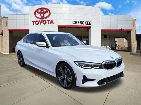 Used 2022 BMW 330i Sedan w/ Premium Package image 3