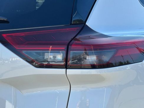 Used 2023 Nissan Rogue Platinum w/ Platinum Premium Package image 28