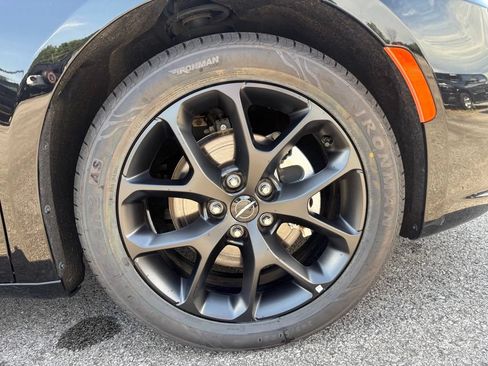 Used 2025 Chrysler Pacifica Limited FWD image 32