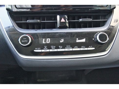 Used 2020 Toyota Corolla LE FWD image 26