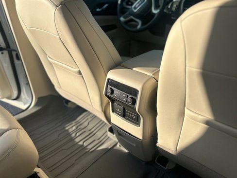 Used 2021 GMC Acadia Denali w/ Denali Technology Package image 10