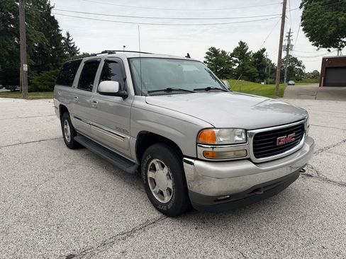 Used 2006 GMC Yukon XL SLT w/ SLT Preferred Equipment Group RWD image 3