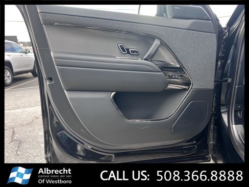 Used 2025 Land Rover Range Rover Sport SE image 11