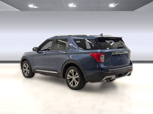 Used 2020 Ford Explorer Platinum w/ Premium Technology Package image 2