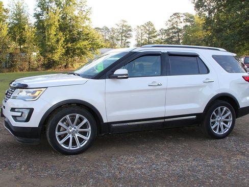 Used 2017 Ford Explorer Limited image 3