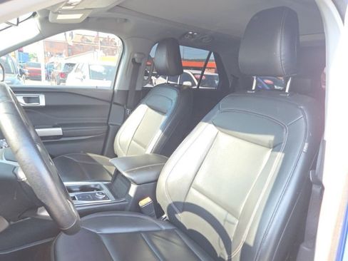 Used 2023 Ford Explorer XLT w/ Equipment Group 202A AWD/4WD image 11
