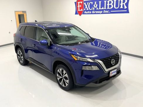 Used 2021 Nissan Rogue SV image 2