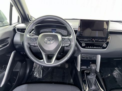 Used 2024 Toyota Corolla Cross AWD Hybrid w/ Moonroof Package image 27