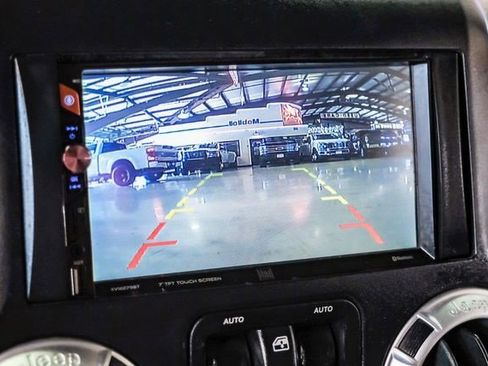 Used 2015 Jeep Wrangler Unlimited Sahara w/ Connectivity Group image 23