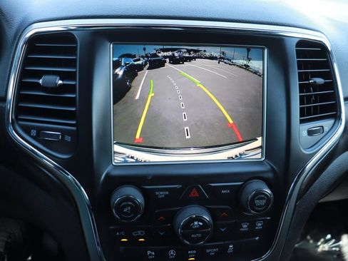 Used 2017 Jeep Grand Cherokee Altitude RWD image 24