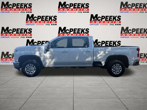 Used 2021 Chevrolet Silverado 2500 LT w/ Z71 Off-Road Package AWD/4WD image 2
