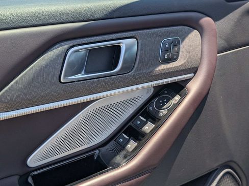 Certified 2025 Ford Explorer Platinum RWD image 26