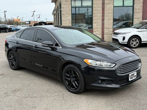 Used 2014 Ford Fusion SE w/ Equipment Group 202A FWD image 3