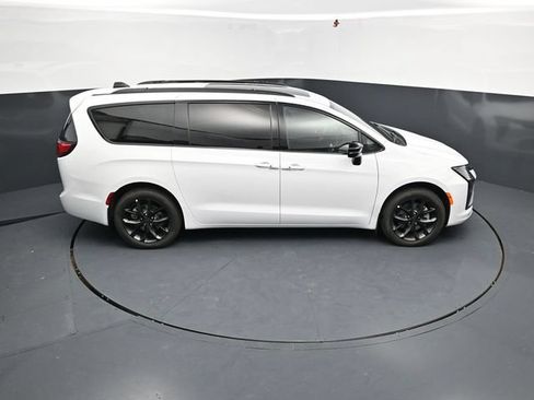 New 2027 Chrysler Pacifica Limited AWD/4WD image 45