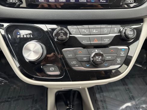 Used 2018 Chrysler Pacifica Touring-L Plus w/ Advanced Safetytec Group image 17