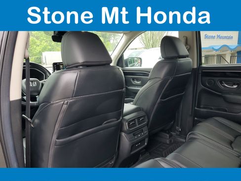 Used 2025 Honda Pilot EX-L image 10