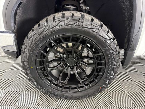 Used 2025 GMC Sierra 1500 SLT AWD/4WD image 9