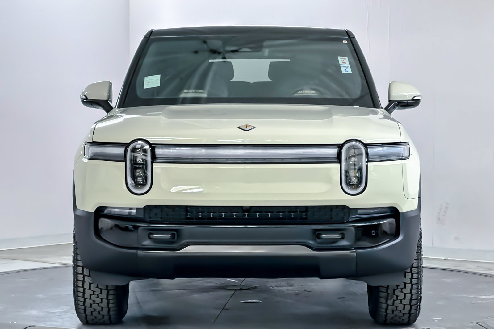 Used 2025 Rivian R1S Adventure Tri AWD/4WD image 10
