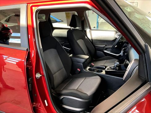 Used 2023 Kia Soul LX image 11