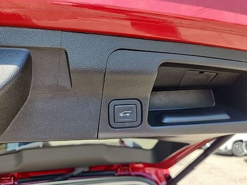 Used 2023 GMC Acadia SLT w/ Trailering Package AWD/4WD image 10