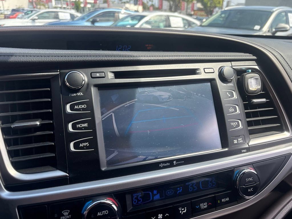 Used 2015 Toyota Highlander XLE FWD image 27