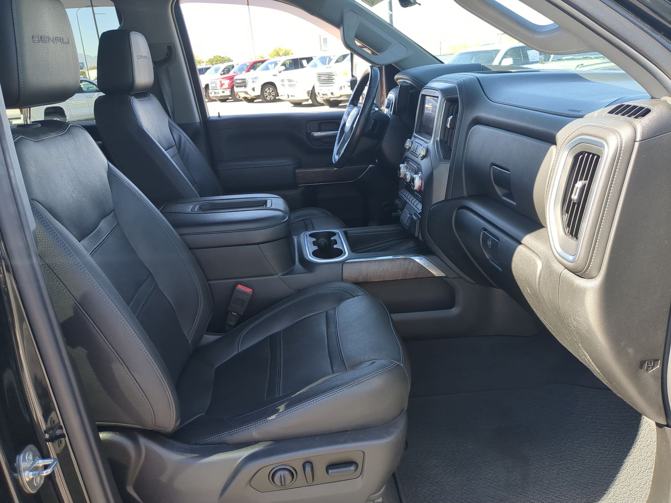 Used 2020 GMC Sierra 3500 Denali w/ Denali Ultimate Package AWD/4WD image 31