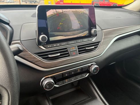 Used 2025 Nissan Altima 2.5 SV image 22