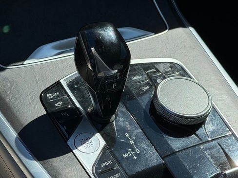 Used 2021 BMW X7 xDrive40i w/ Dynamic Handling Package image 27