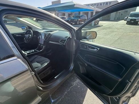 Used 2022 Ford Edge Titanium image 10