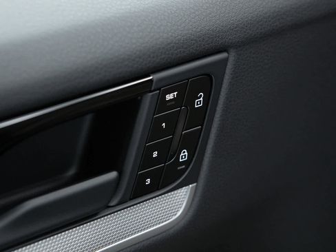 Certified 2025 Porsche Cayenne Coupe image 19