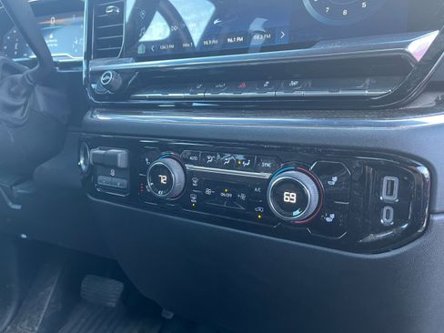 Used 2024 Chevrolet Silverado 2500 LT w/ Convenience Package image 15