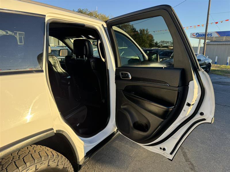 Used 2017 Jeep Grand Cherokee Trailhawk AWD/4WD image 10