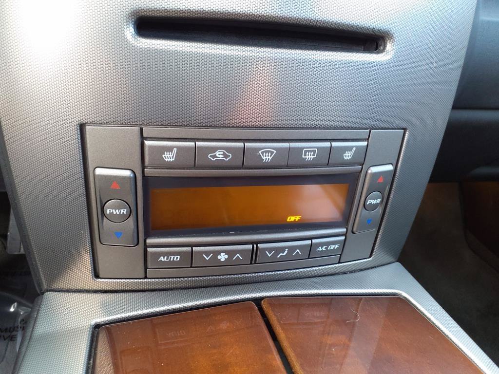 Used 2005 Cadillac XLR RWD image 29
