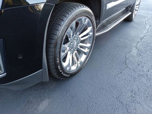 Used 2020 Cadillac Escalade Luxury w/ LPO, Radiant Package image 6