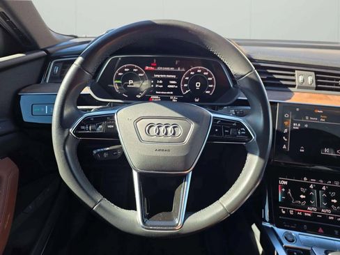 Used 2022 Audi e-tron Premium Plus w/ Premium Plus Package image 35