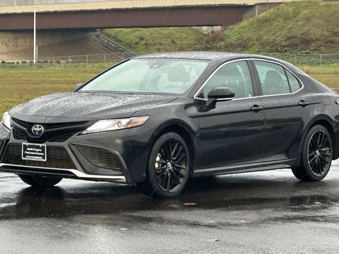 Used 2023 Toyota Camry XSE image 7