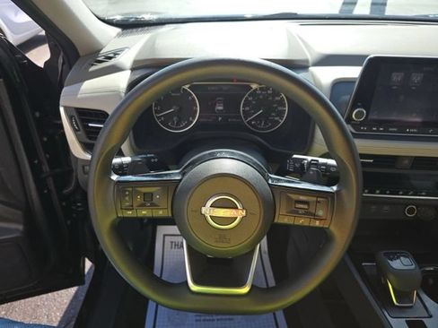 Used 2023 Nissan Rogue SV AWD/4WD image 11