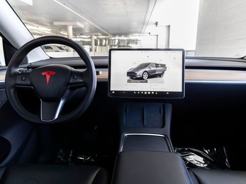 Used 2023 Tesla Model Y Long Range AWD/4WD image 11